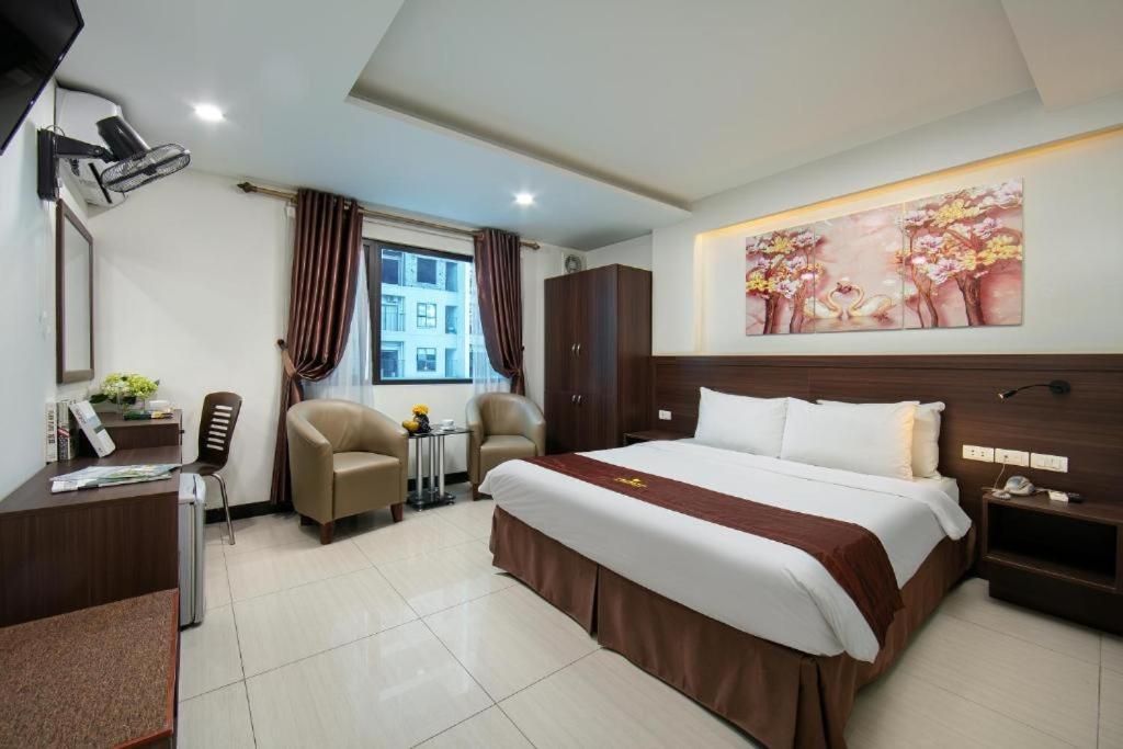 Quang Chung - 56 Le Van Thiem - By Bay Luxury Khách sạn *